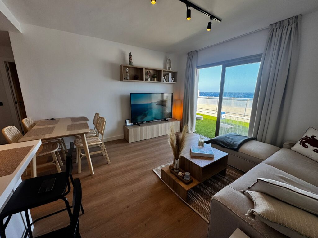 Apartamento El Porís — salón con vistas
