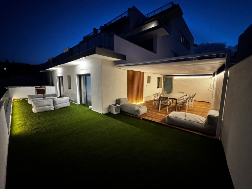 Apartamento El Porís — terraza chill out al atardecer